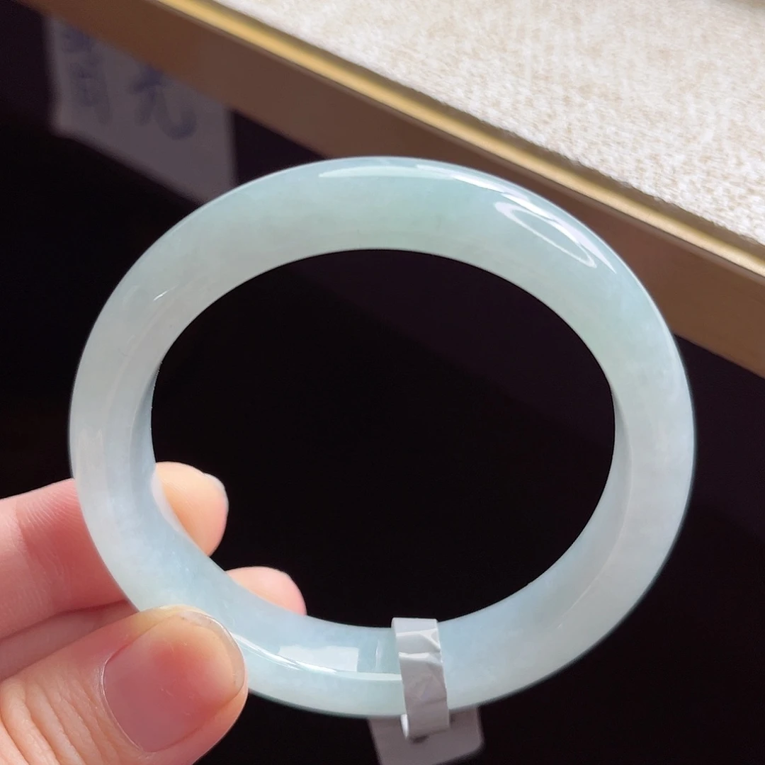 翡翠手镯未镶嵌手镯