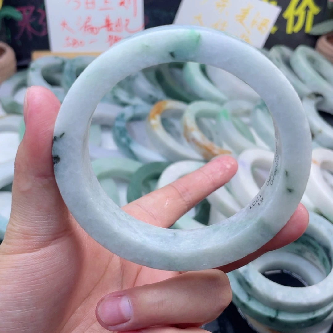 定制翡翠未镶嵌翡翠手镯