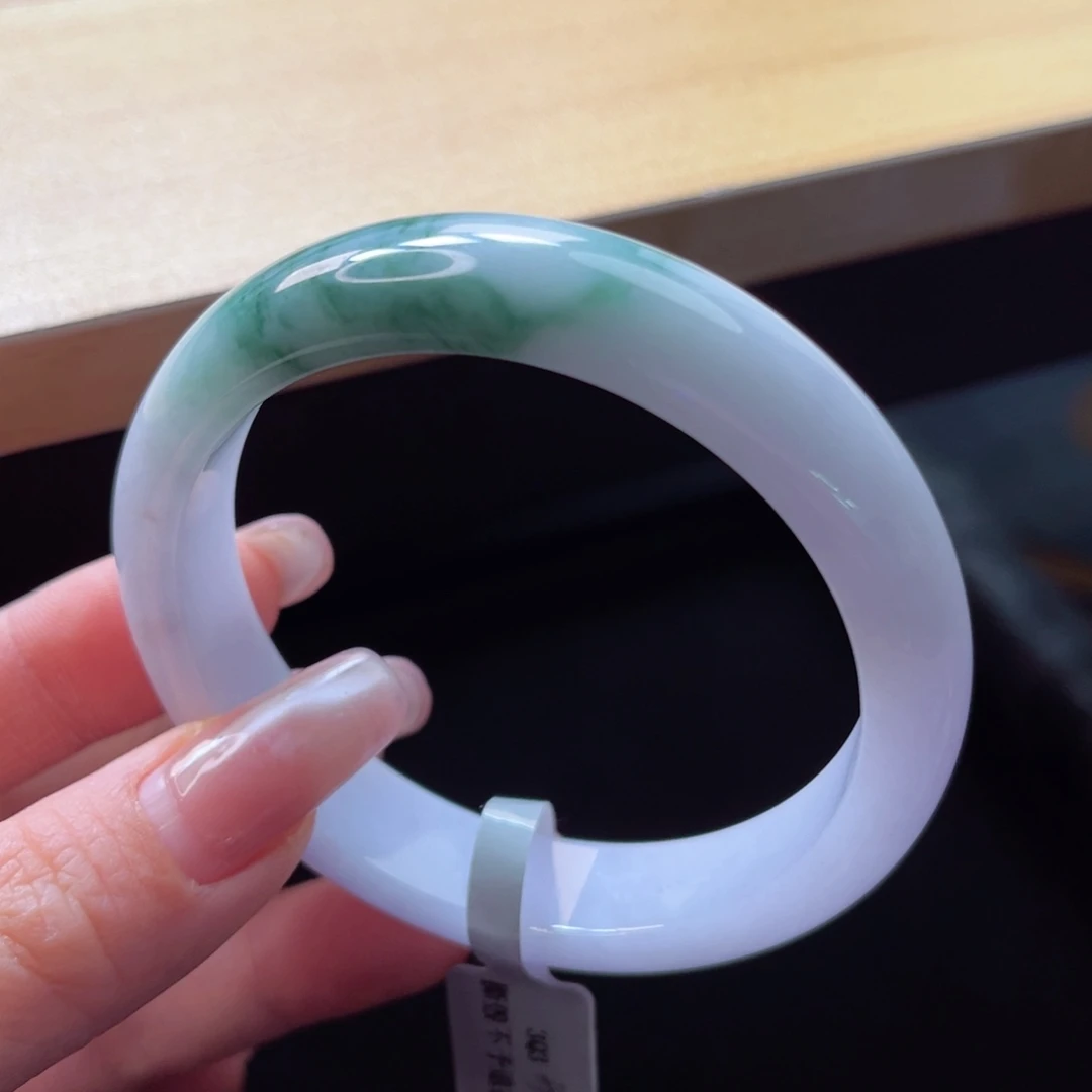 翡翠手镯未镶嵌手镯