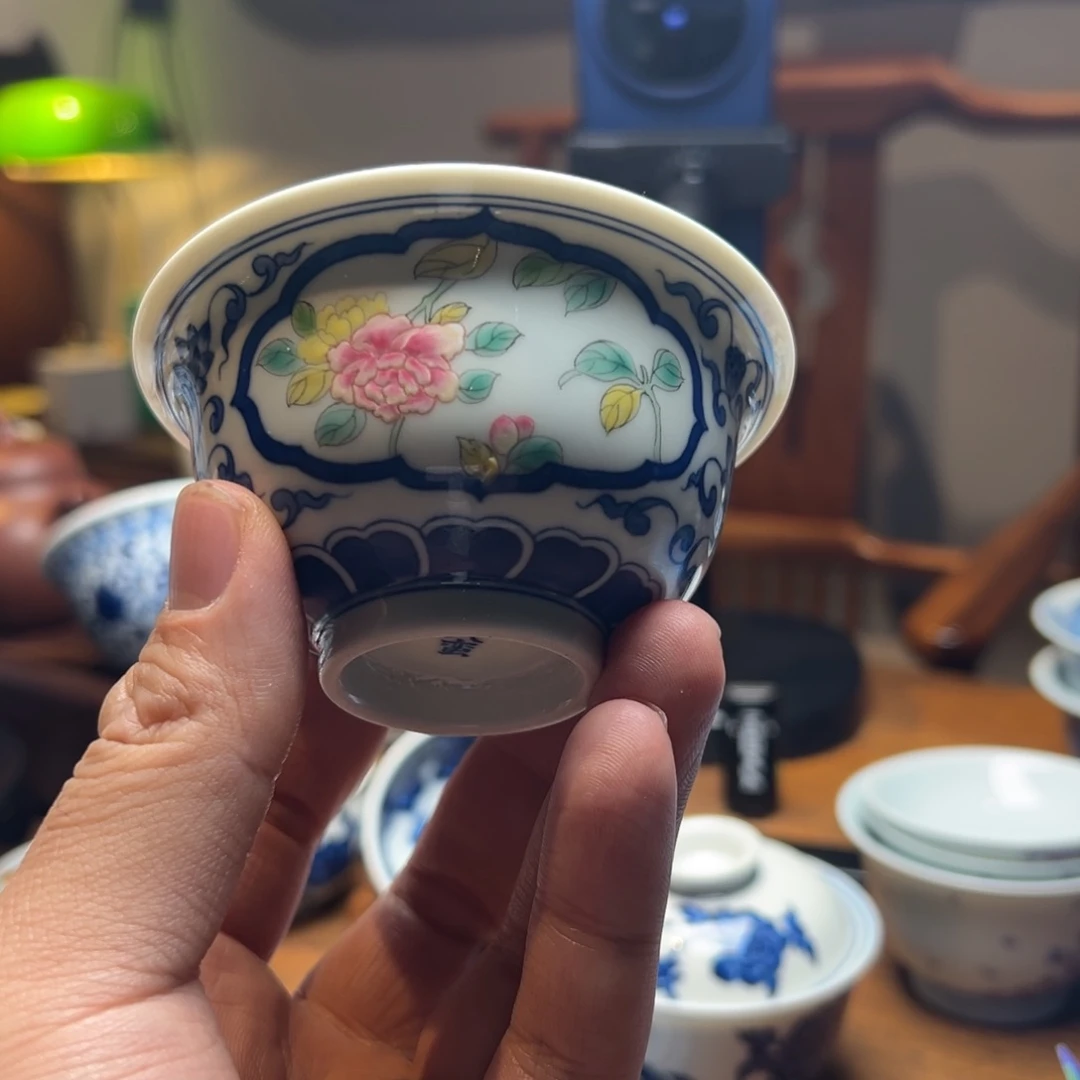 景德镇陶瓷青花开窗斗彩杯