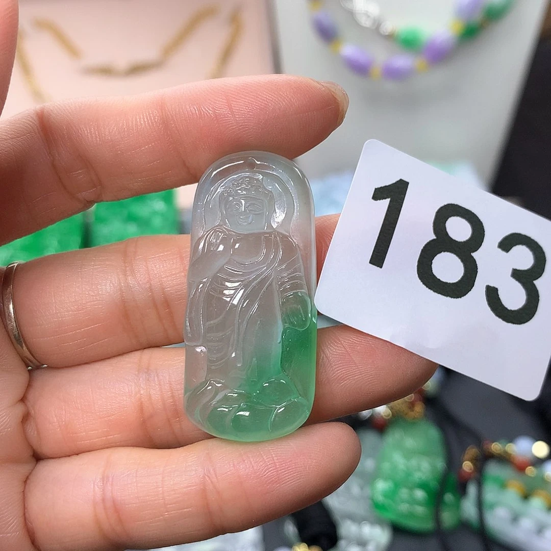 翡翠颈饰未镶嵌你