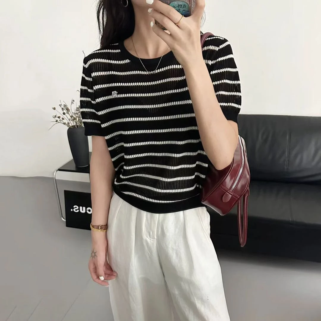 J&Jing-「条纹鸡蛋壳」-鸡蛋家夏季百搭舒适显瘦镂空条纹短袖Y25281