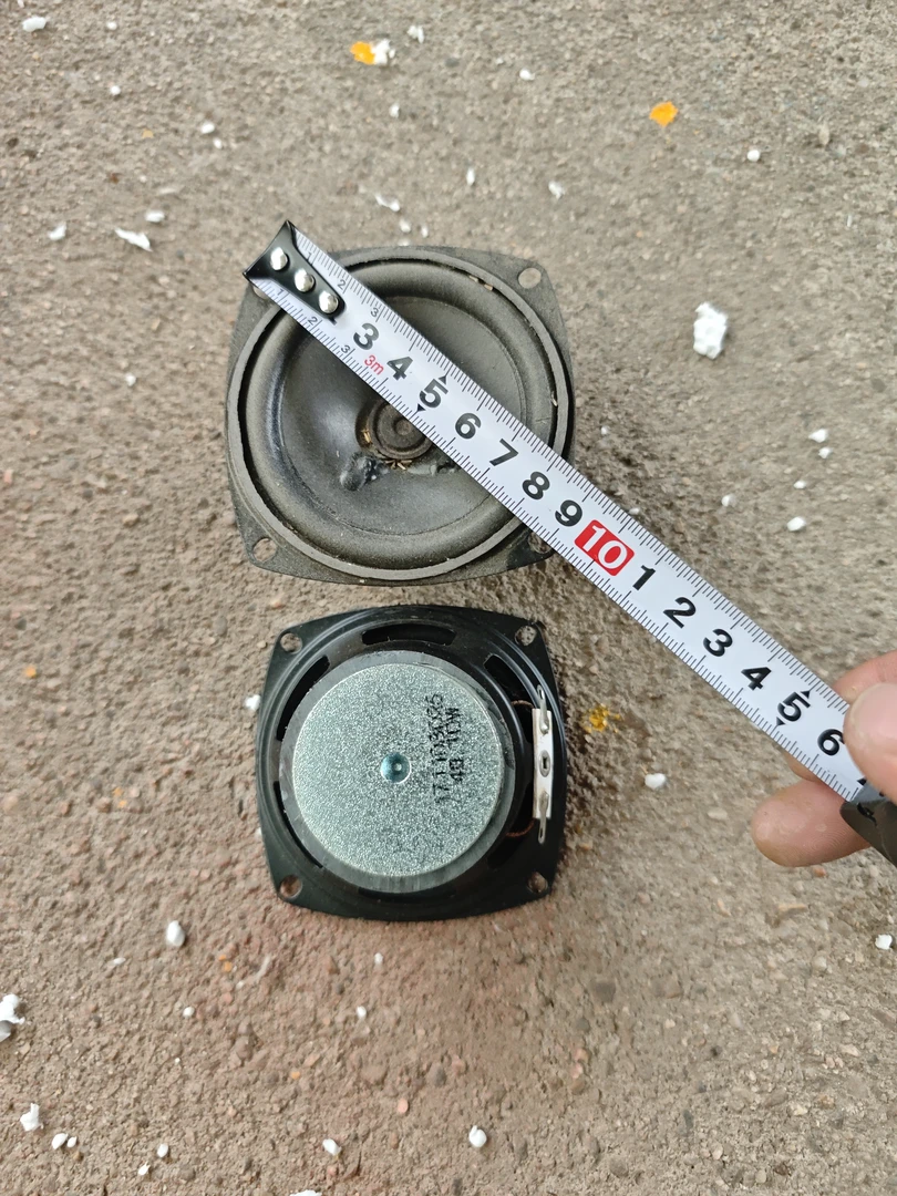 99新  小低音喇叭三寸，低音喇叭一对的价格有灰尘一对。