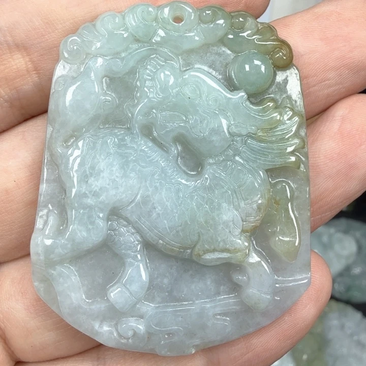 翡翠挂件未镶嵌翡翠