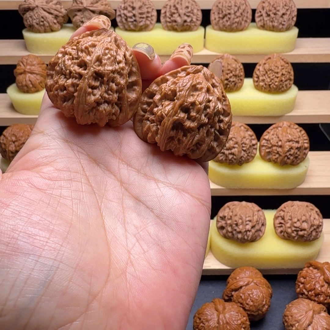 吊坠文玩核桃41尺三角白