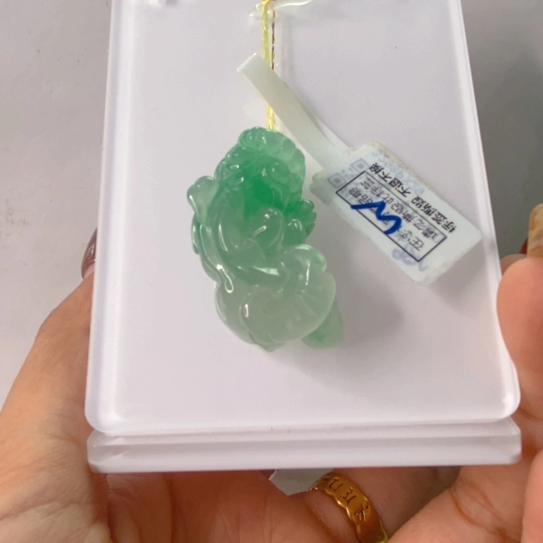 颈饰未镶嵌石英质玉