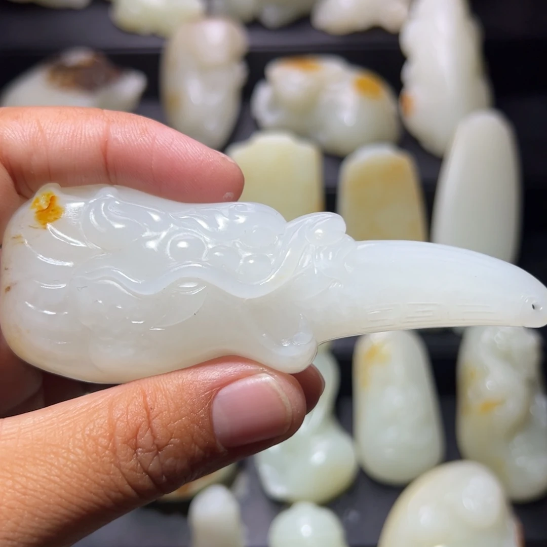 燃***尘和田玉未镶嵌颈饰