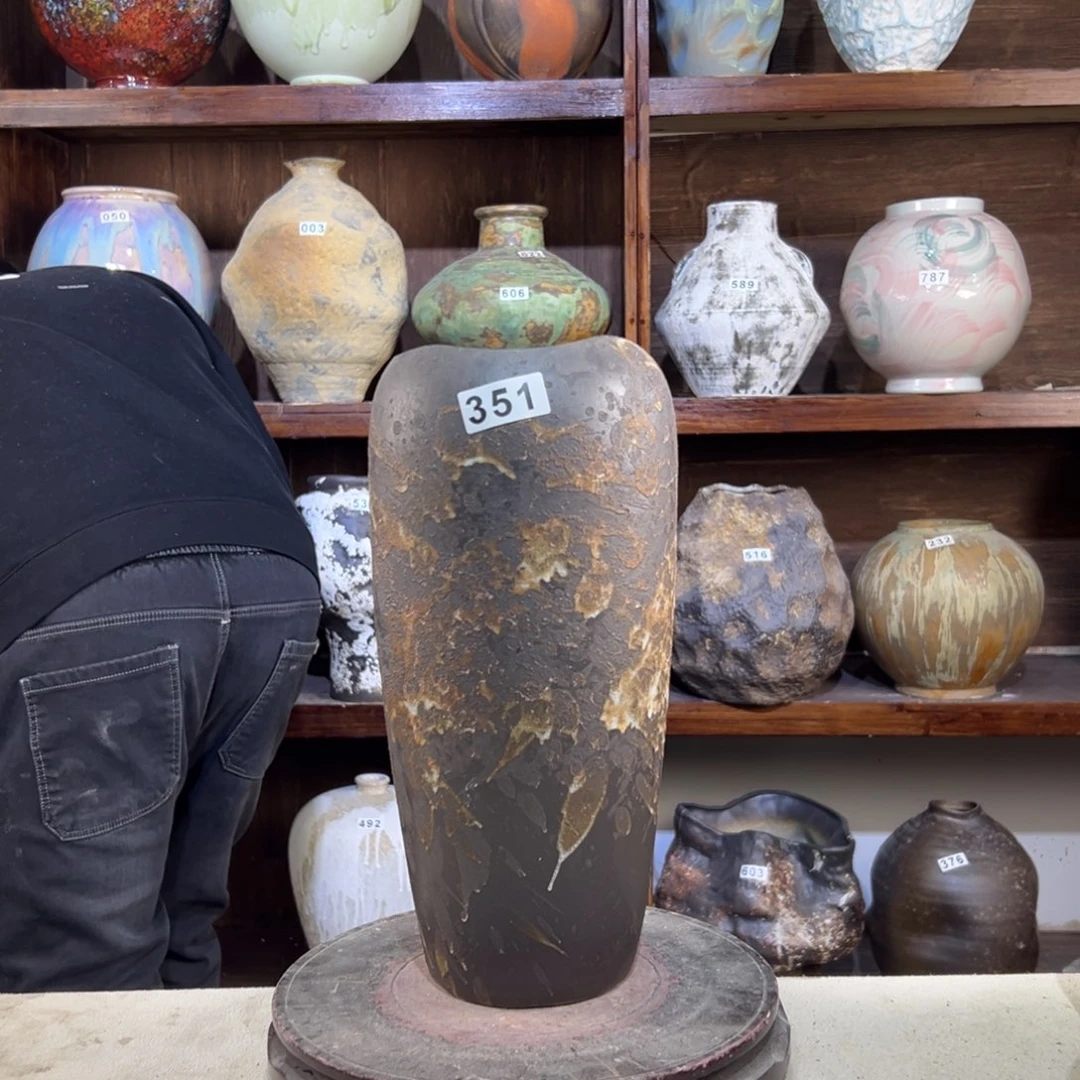 摆件351华庭街上的人太多