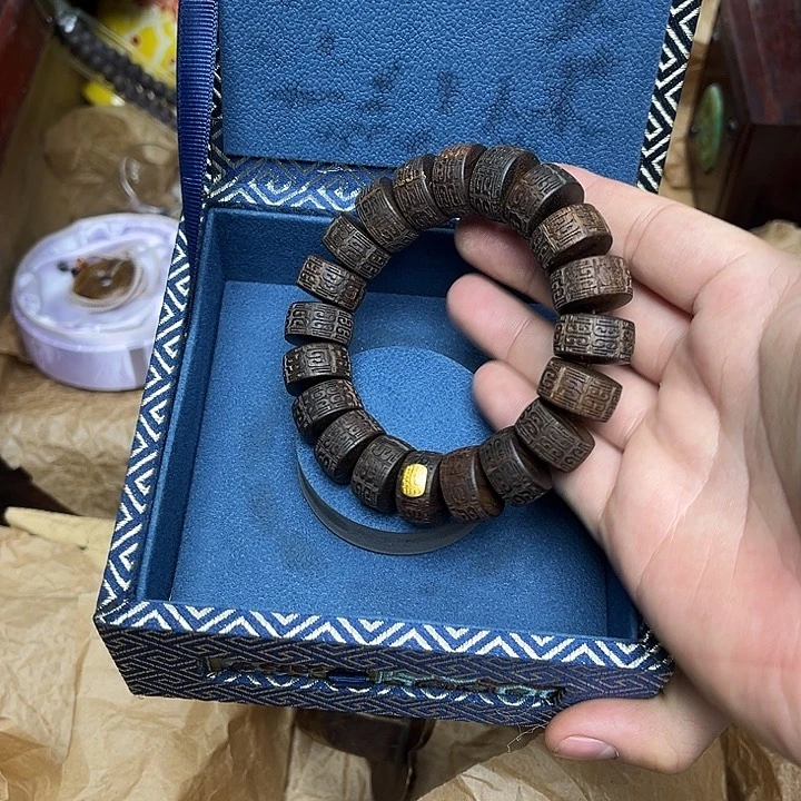 大叶紫檀（黑酸枝木类）