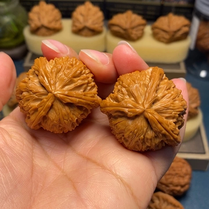 【闪购商品】把件文玩核桃白奔