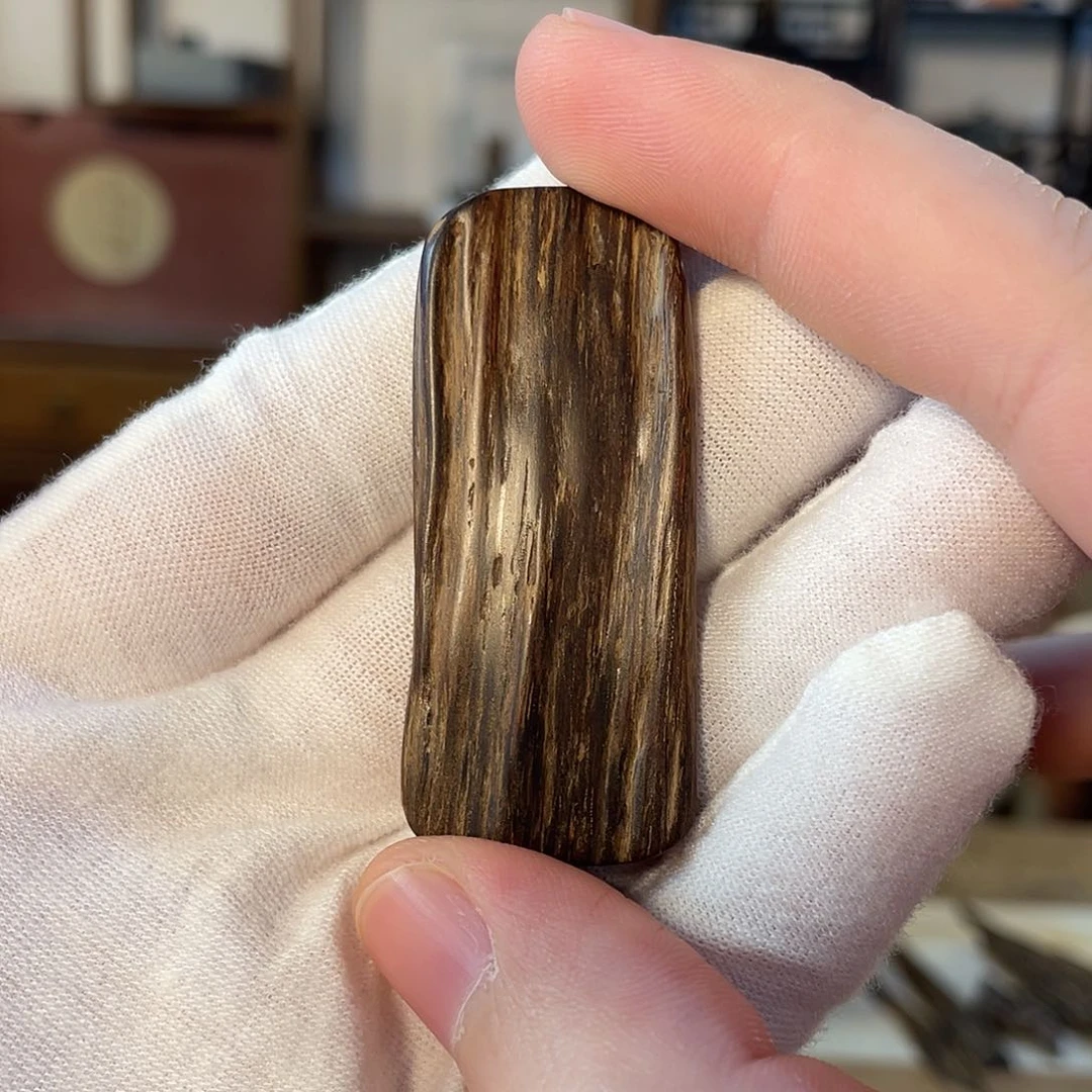 沉香吊坠芽庄 9分沉 素牌 5.58g