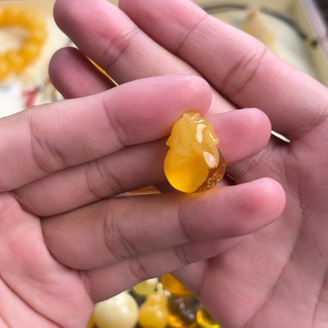 琥珀未镶嵌珠宝奇石