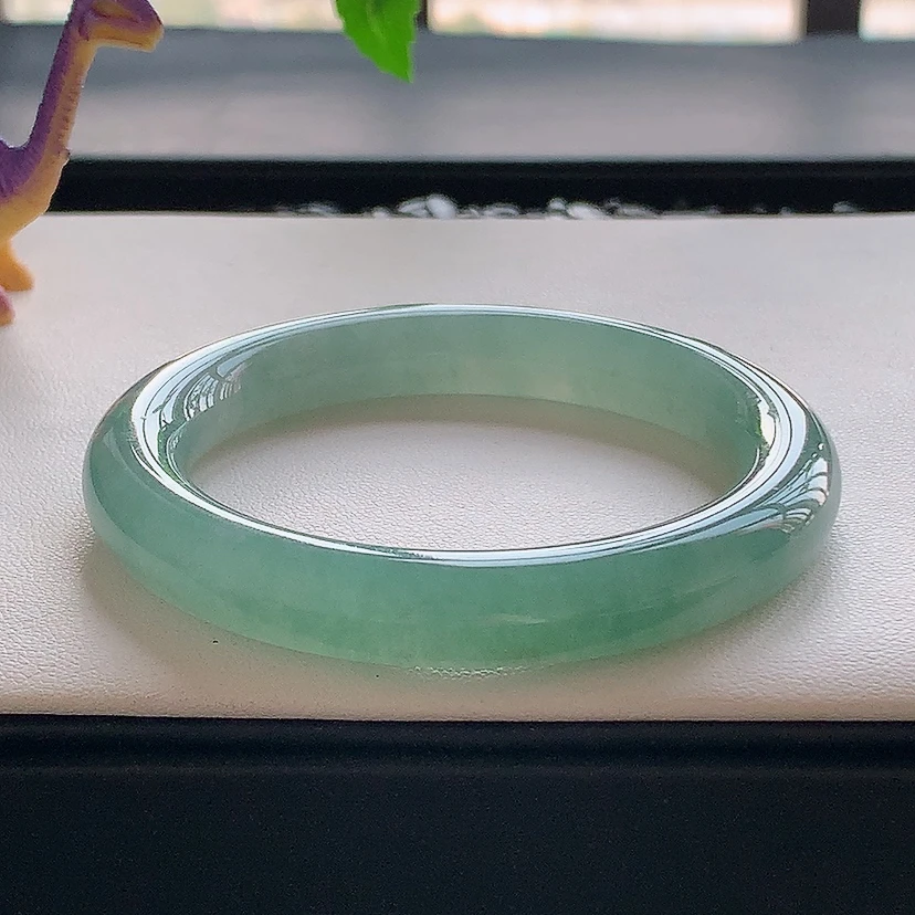 天然缅甸翡翠a货圆条51.7圈口满湖水绿