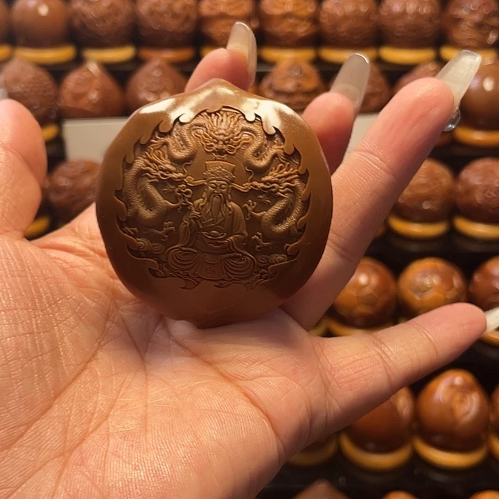 与***舞橄榄核把件橄榄雕刻