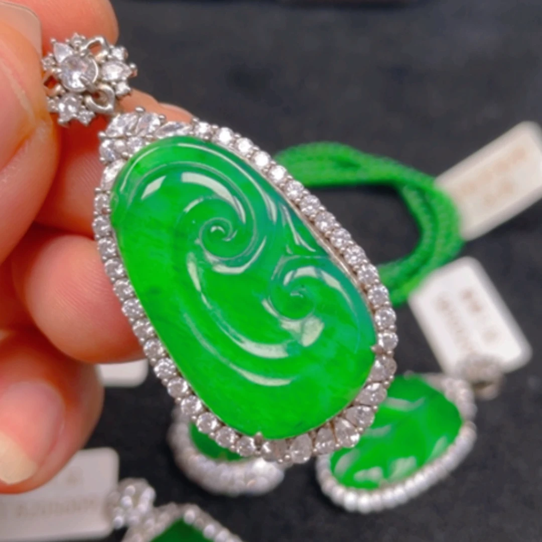 【闪购商品】颈饰银S925镶嵌翡翠吊坠