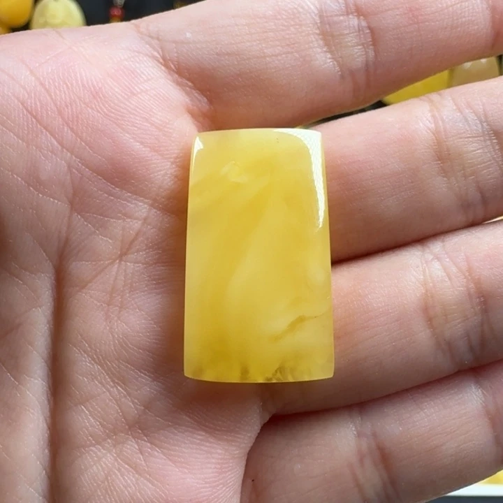 蜜蜡未镶嵌珠宝奇石