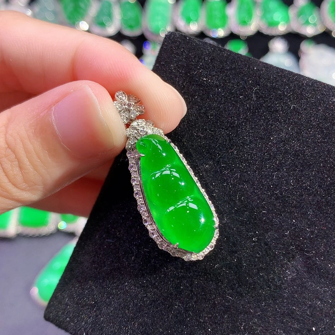翡翠18K金镶嵌颈饰