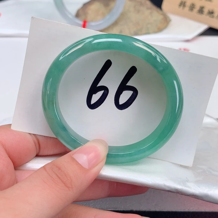 翡翠手镯（贵妃镯）未镶嵌贵妃52.53