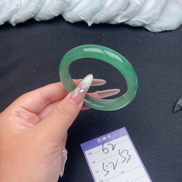石英质玉（非洲翠）手镯未镶嵌62