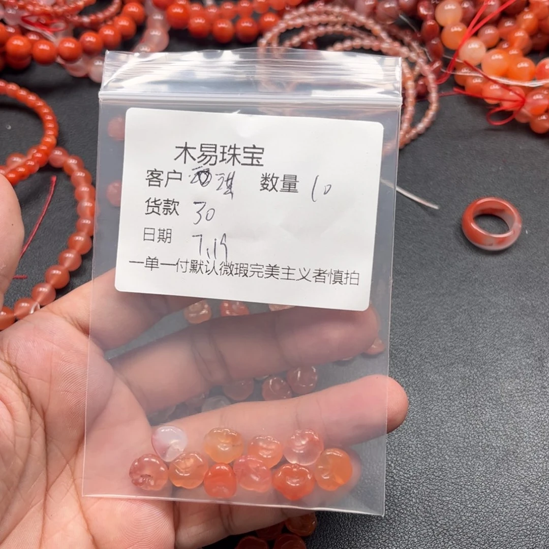 南红玛瑙未镶嵌颈饰…**?