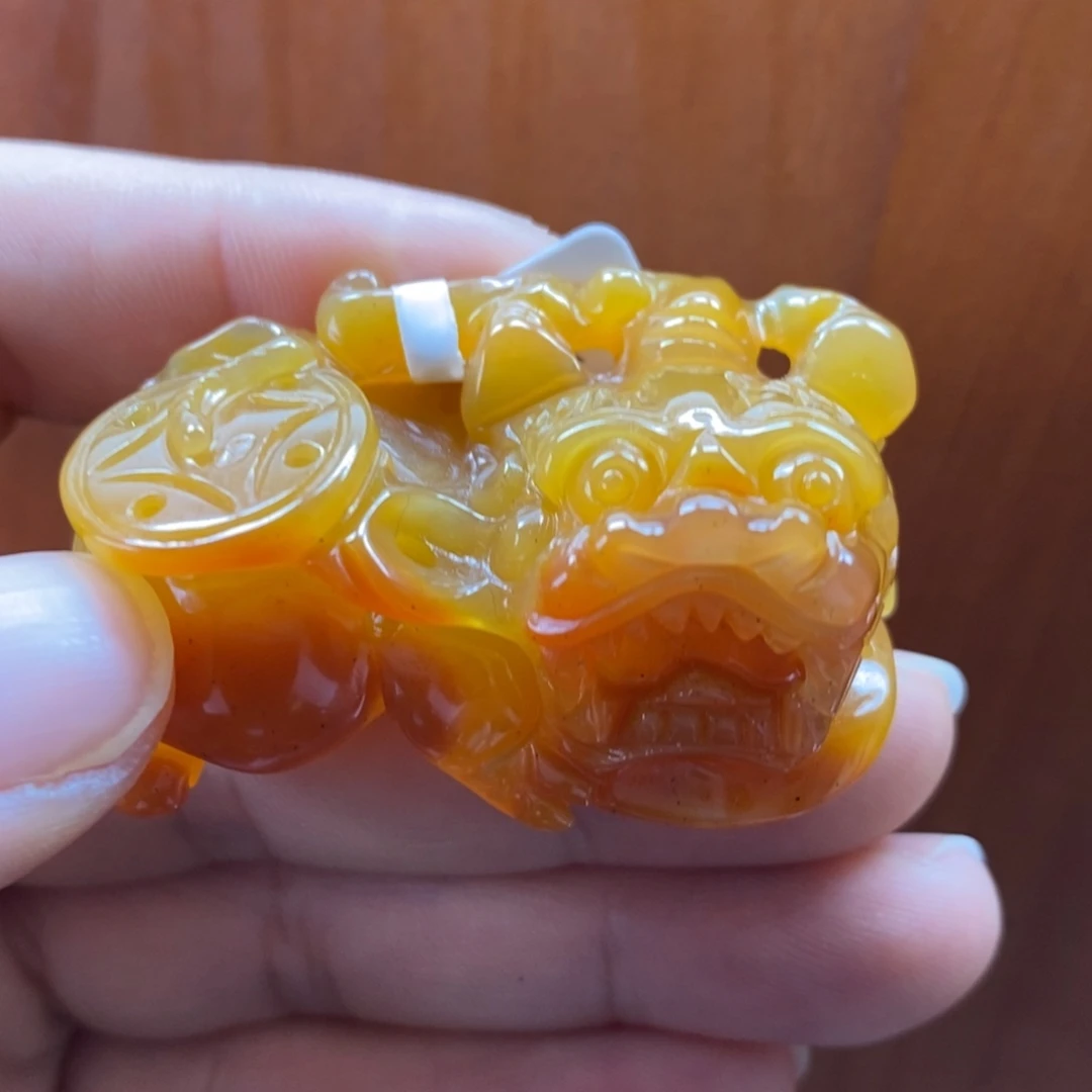 未镶嵌石英质玉（黄龙玉）颈饰
