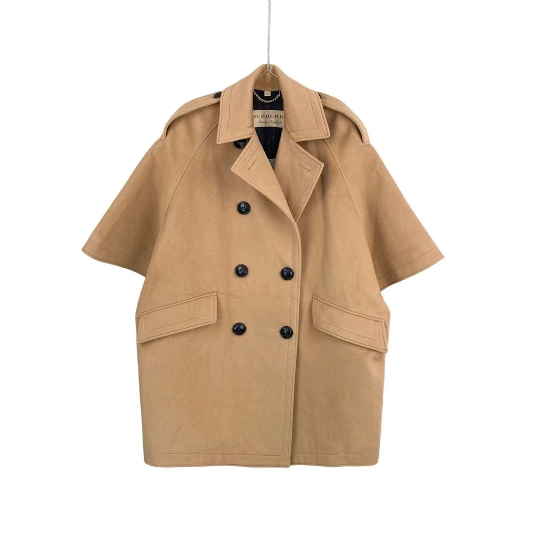 99新 BURBERRY/博柏利  bb1688  卡其色双排扣大衣 uk4码