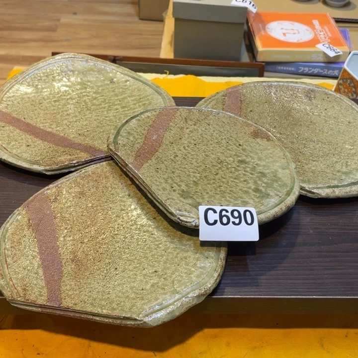 690-异形手作陶盘三足有款