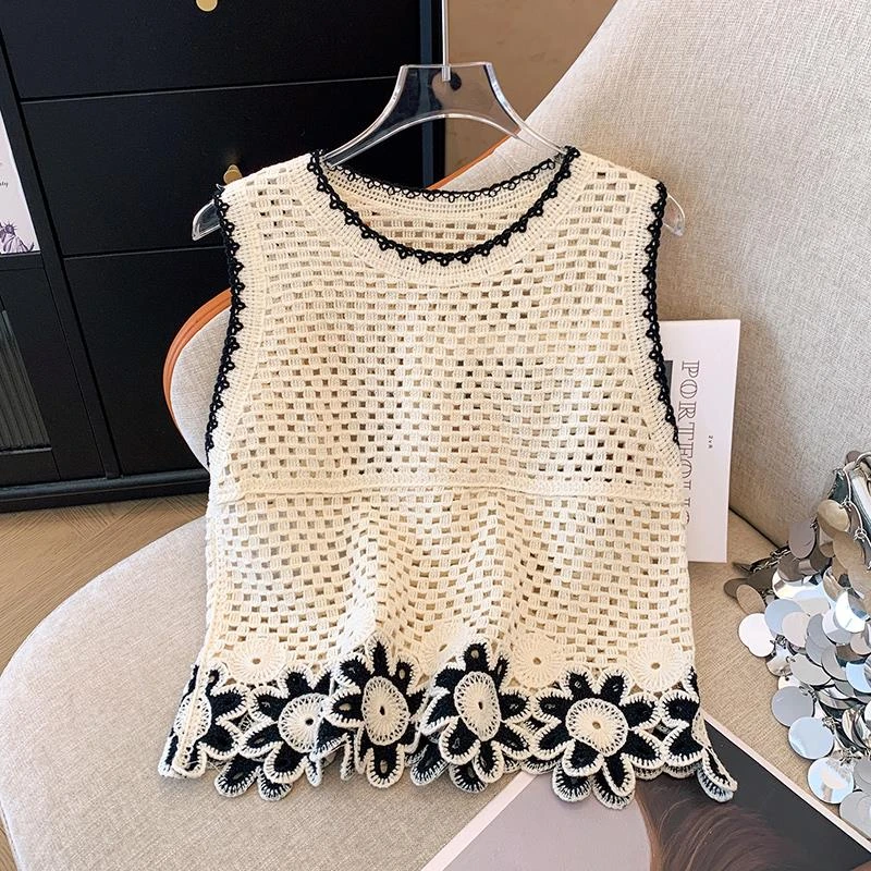 2025年夏季花朵镂空无袖针织背心女潮流洋气新款百搭时尚短款上衣