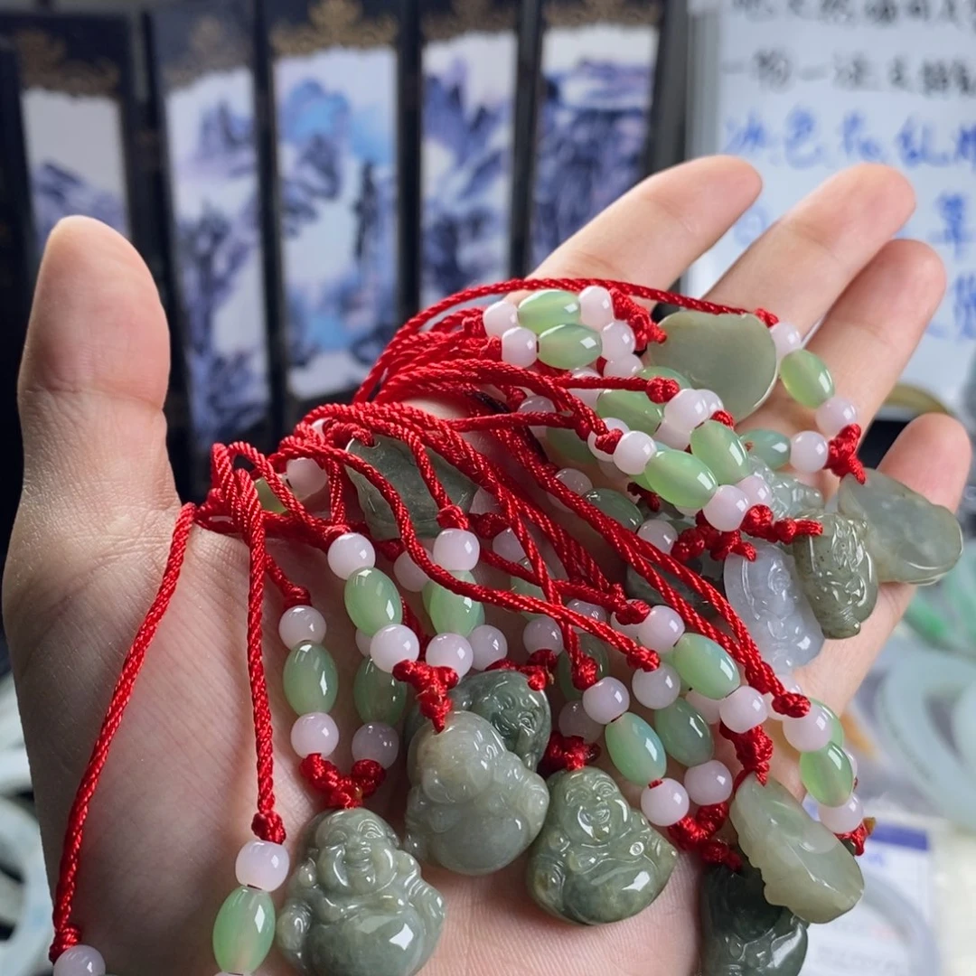 翡翠未镶嵌颈饰瑕疵