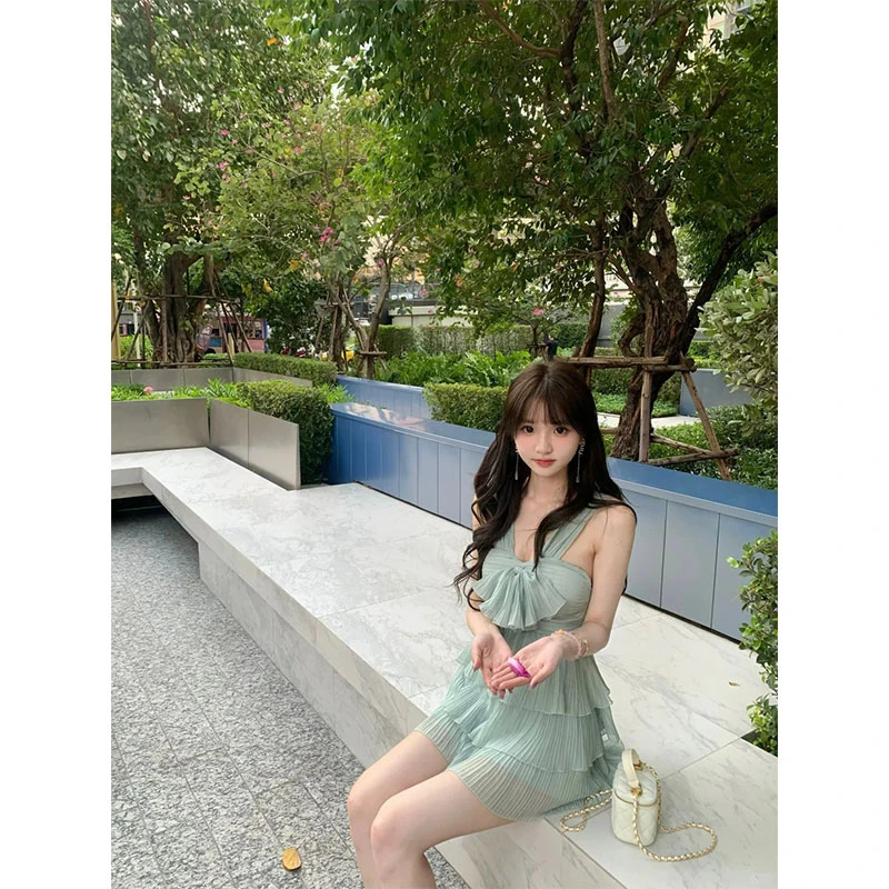 2025纯欲风性感甜美重工压褶设计感修身显瘦无袖短款吊带连衣裙女