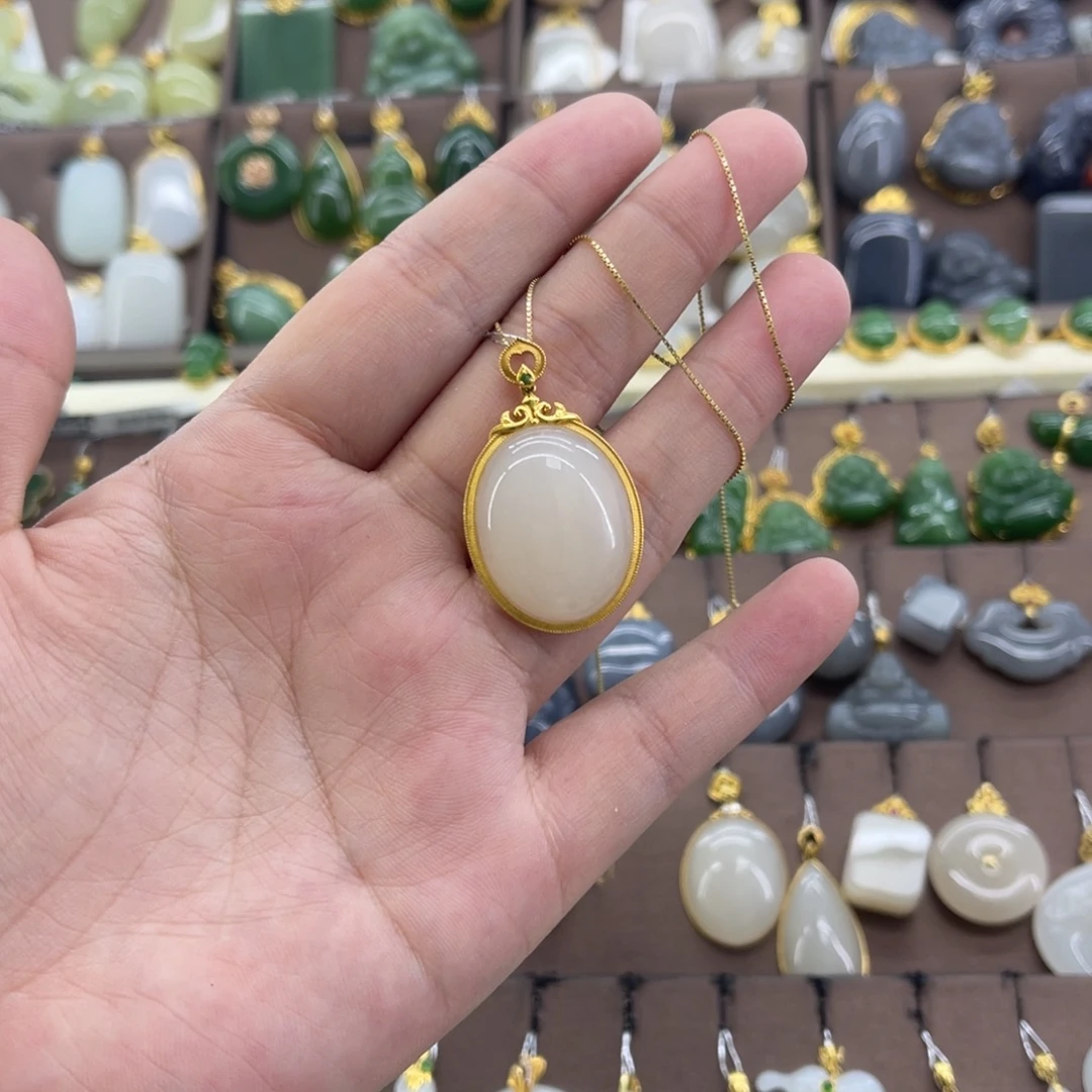 和田玉18K金镶嵌吊坠(赠链)