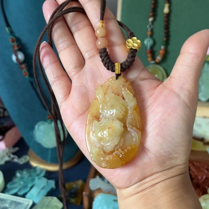 蛇纹石玉合金吊坠