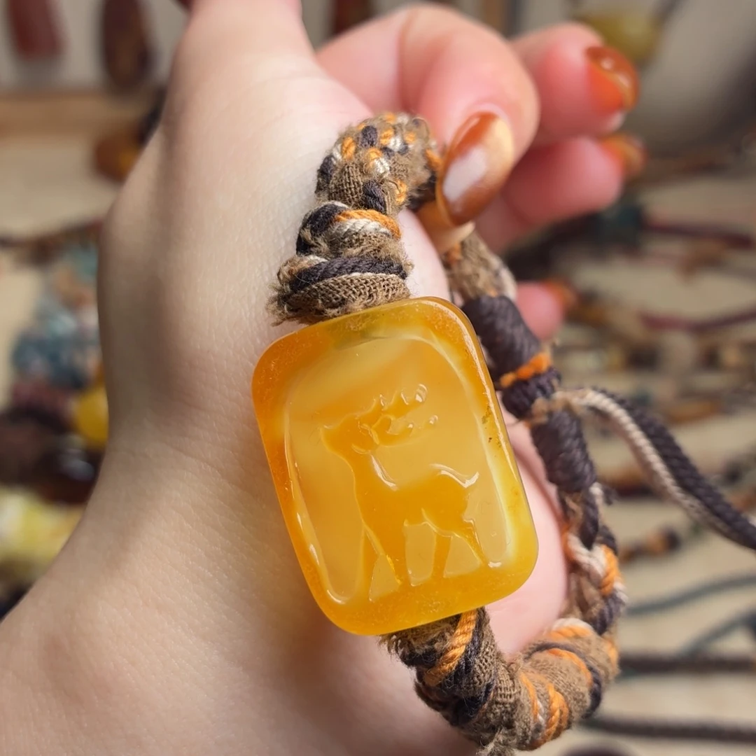 琥珀未镶嵌颈饰福利