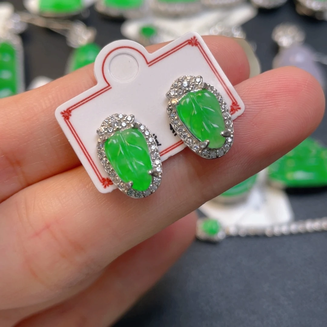 颈饰银S925镶嵌翡翠耳钉