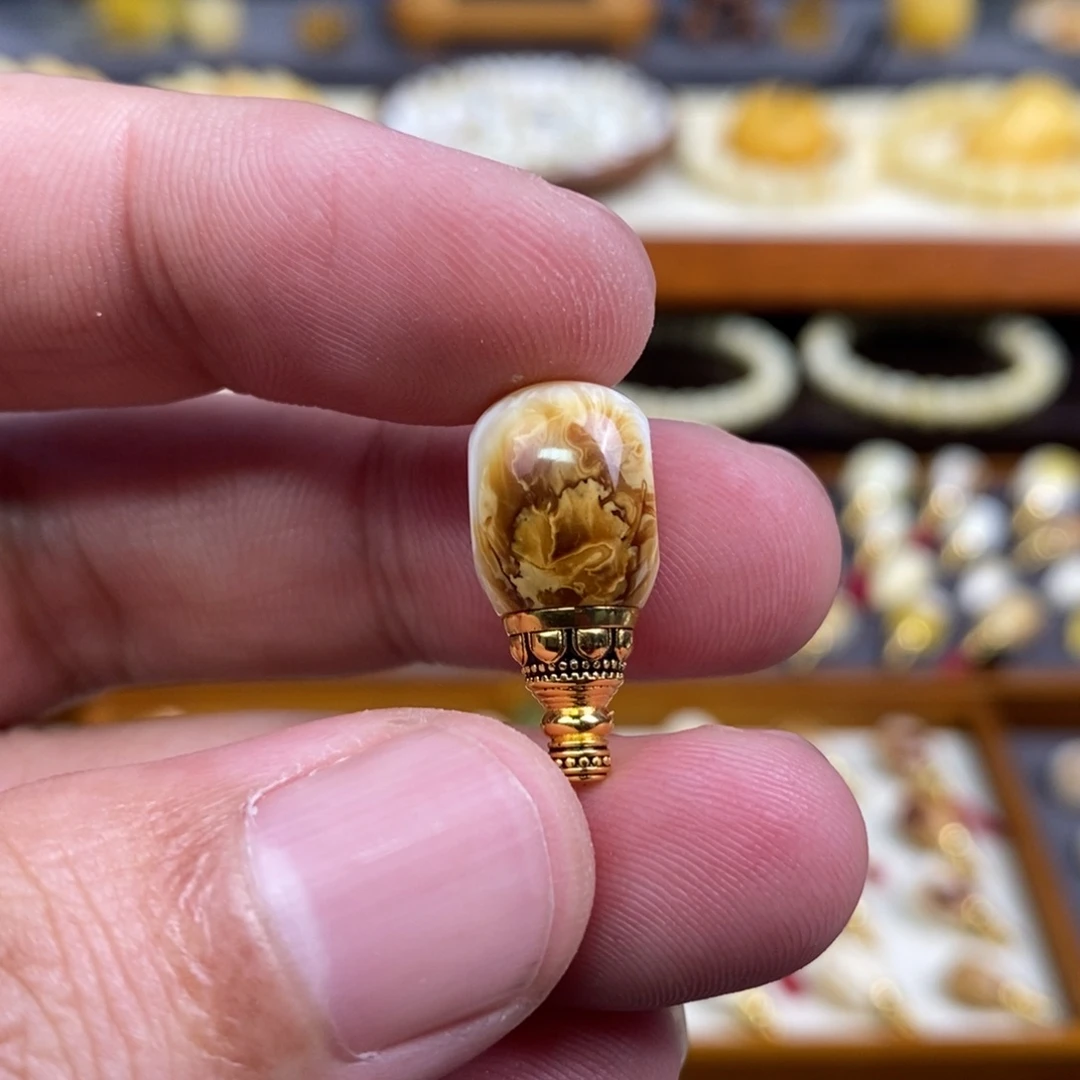 蜜蜡未镶嵌裸石配饰沁色三通尺寸10