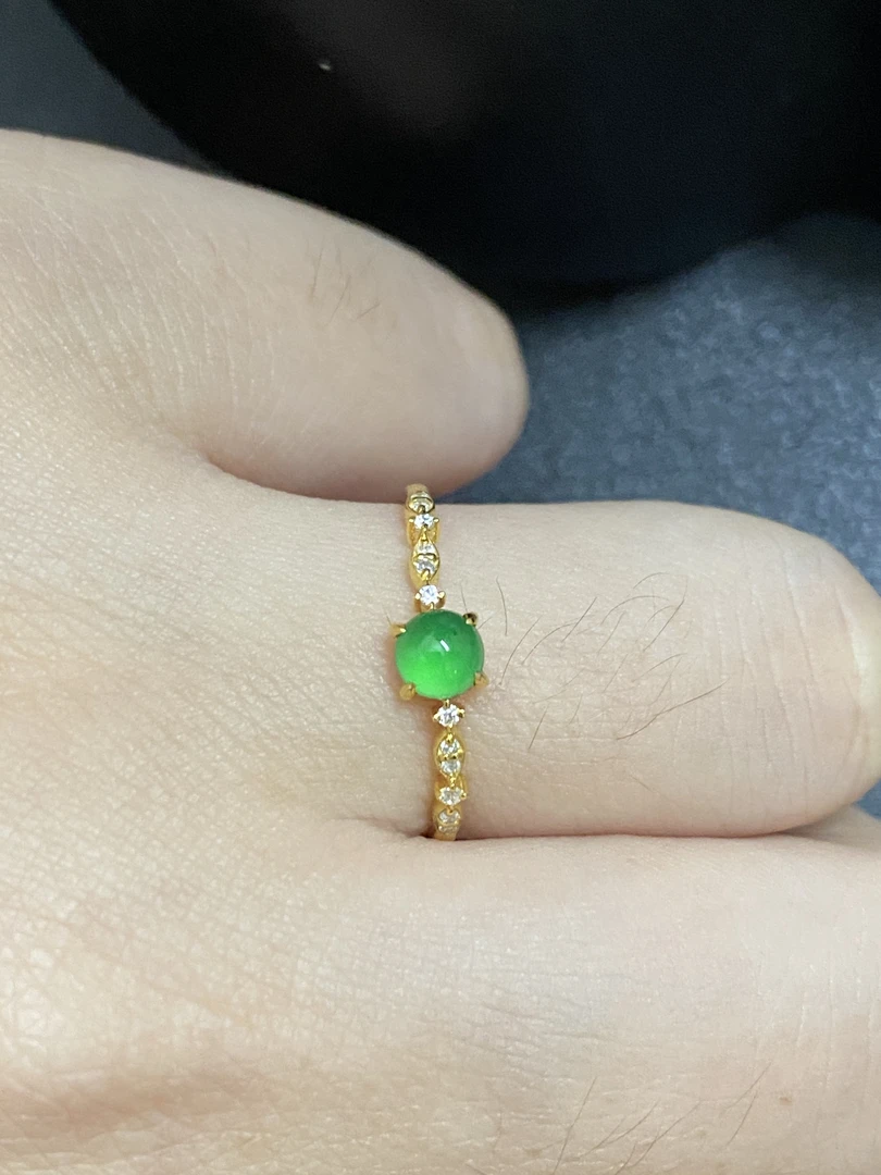 18K金镶嵌天然翡翠A货蛋面戒指