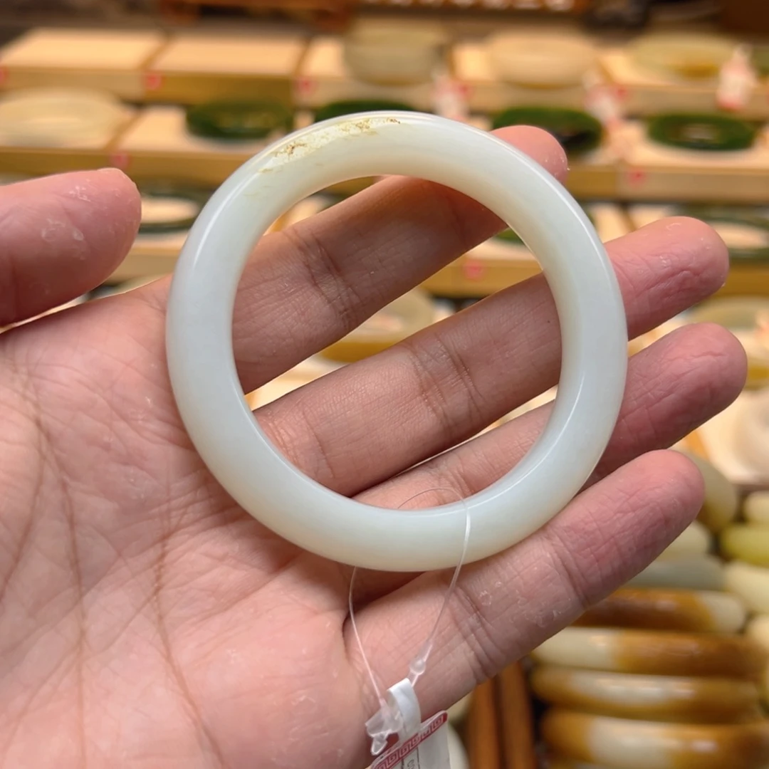 和田玉手镯未镶嵌8