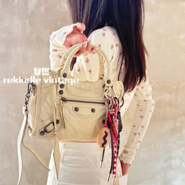 95新 Balenciaga/巴黎世家 复燃精选/白色citymini斜挎包