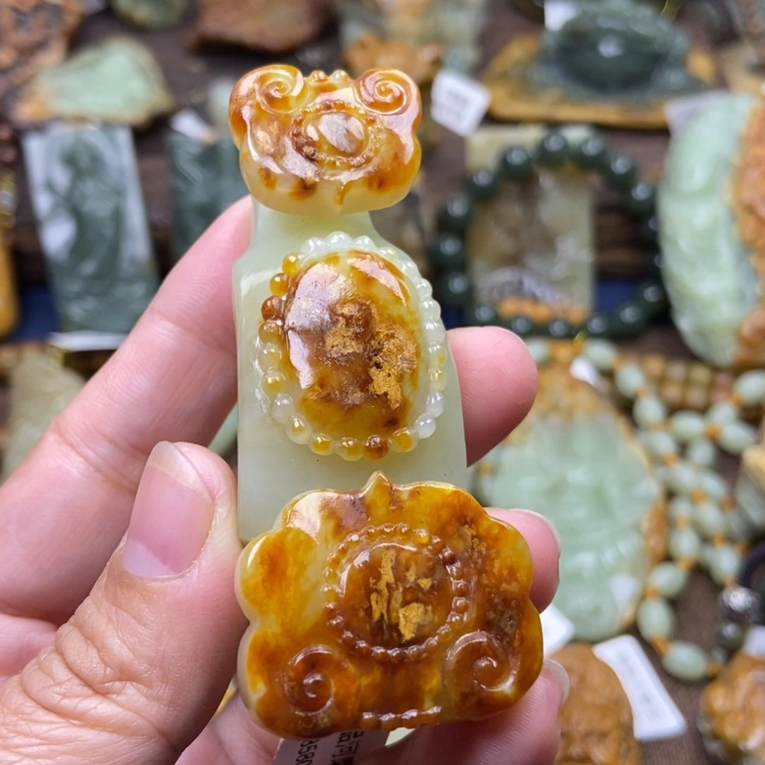 老***孙未镶嵌岫岩河磨玉（透闪石质玉）珠宝奇石