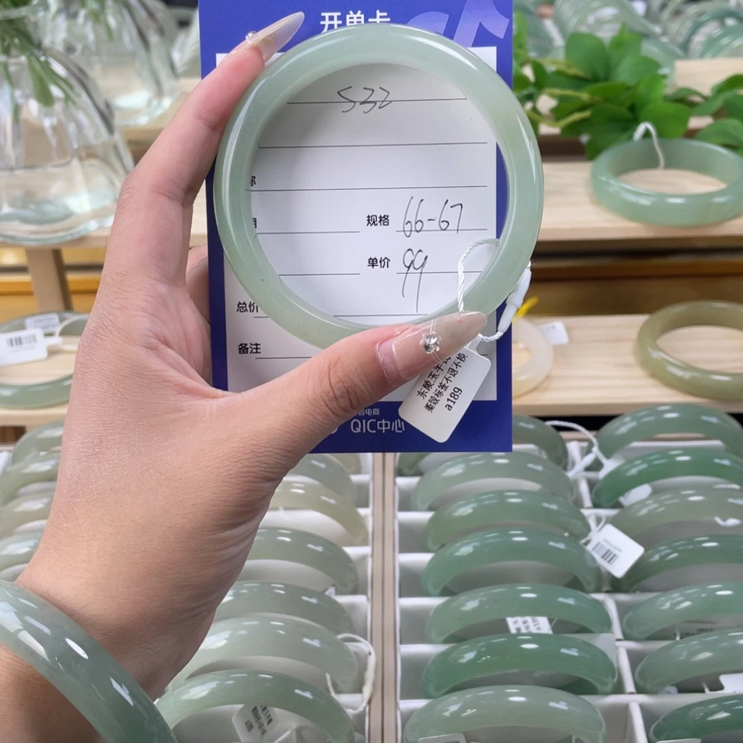 石英质玉手镯未镶嵌