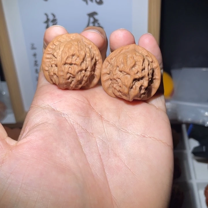 核桃文玩核桃瓷娃娃