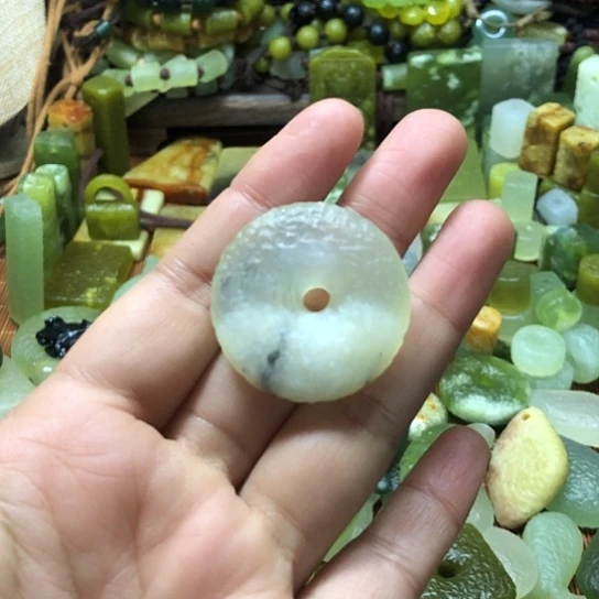 未镶嵌岫玉吊坠岫