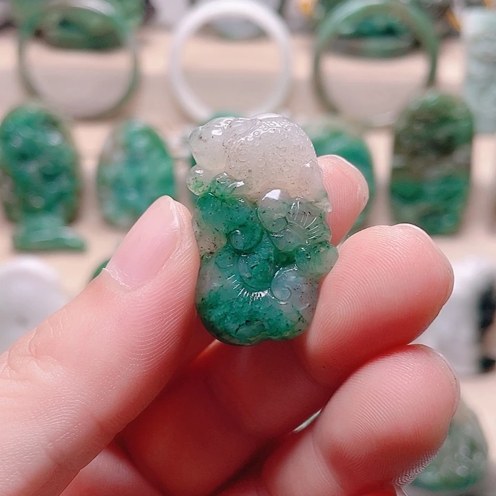 独山玉未镶嵌颈饰