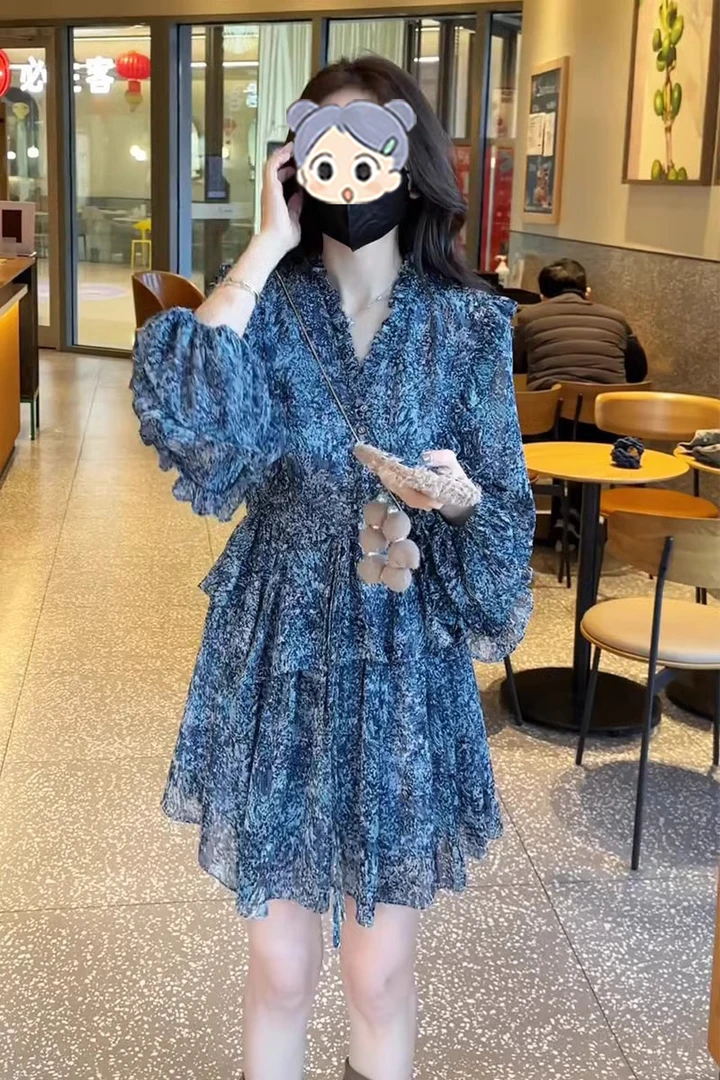 2025早秋新款茶歇法式气质高级感超好看海边度假蓝色碎花连衣裙子