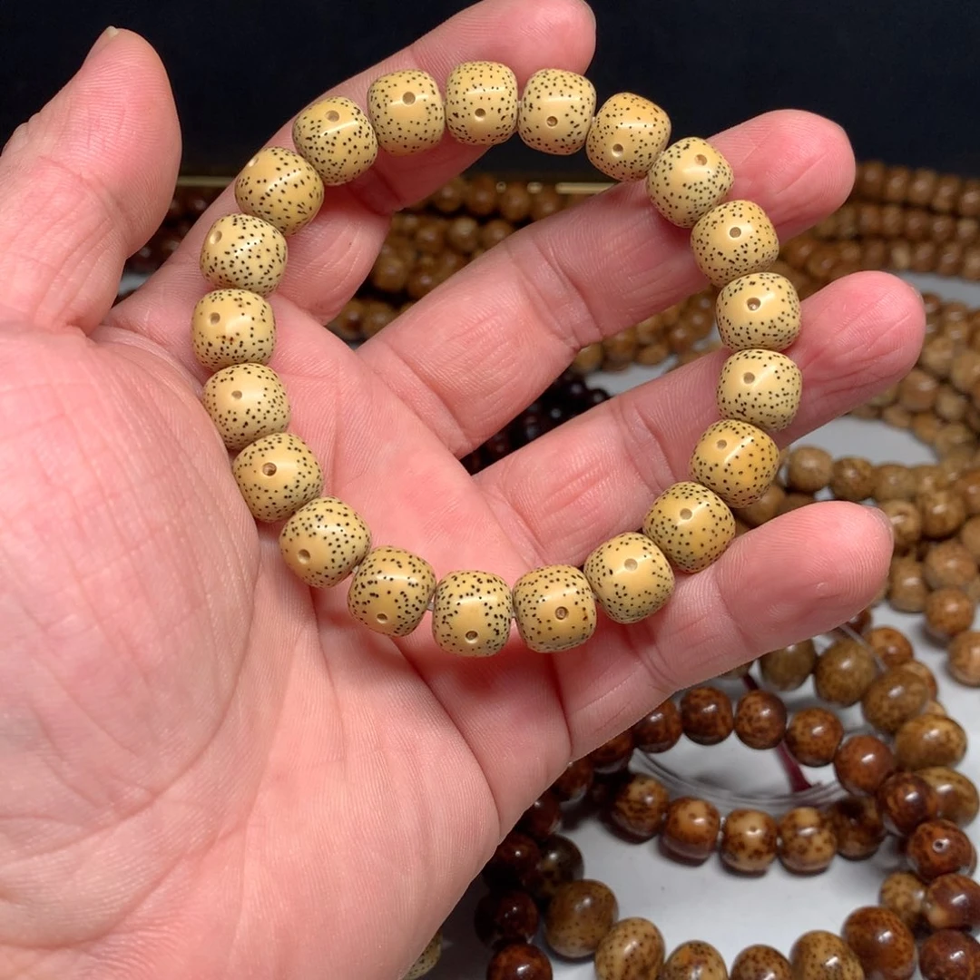 吊坠星月菩提海南原生态11老型鸡油黄