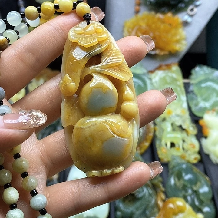 蛇纹石玉挂件未镶嵌高***脱