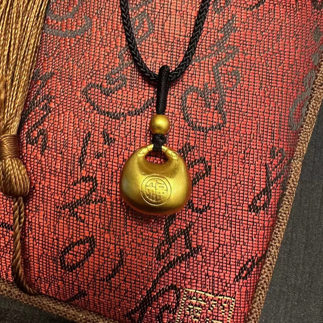 合金吊坠 合金饰品 实心雕刻轻奢小福袋百搭饰品男女款时尚饰品