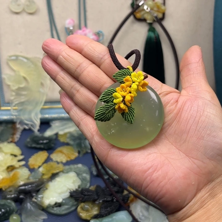 蛇纹石玉吊坠合金