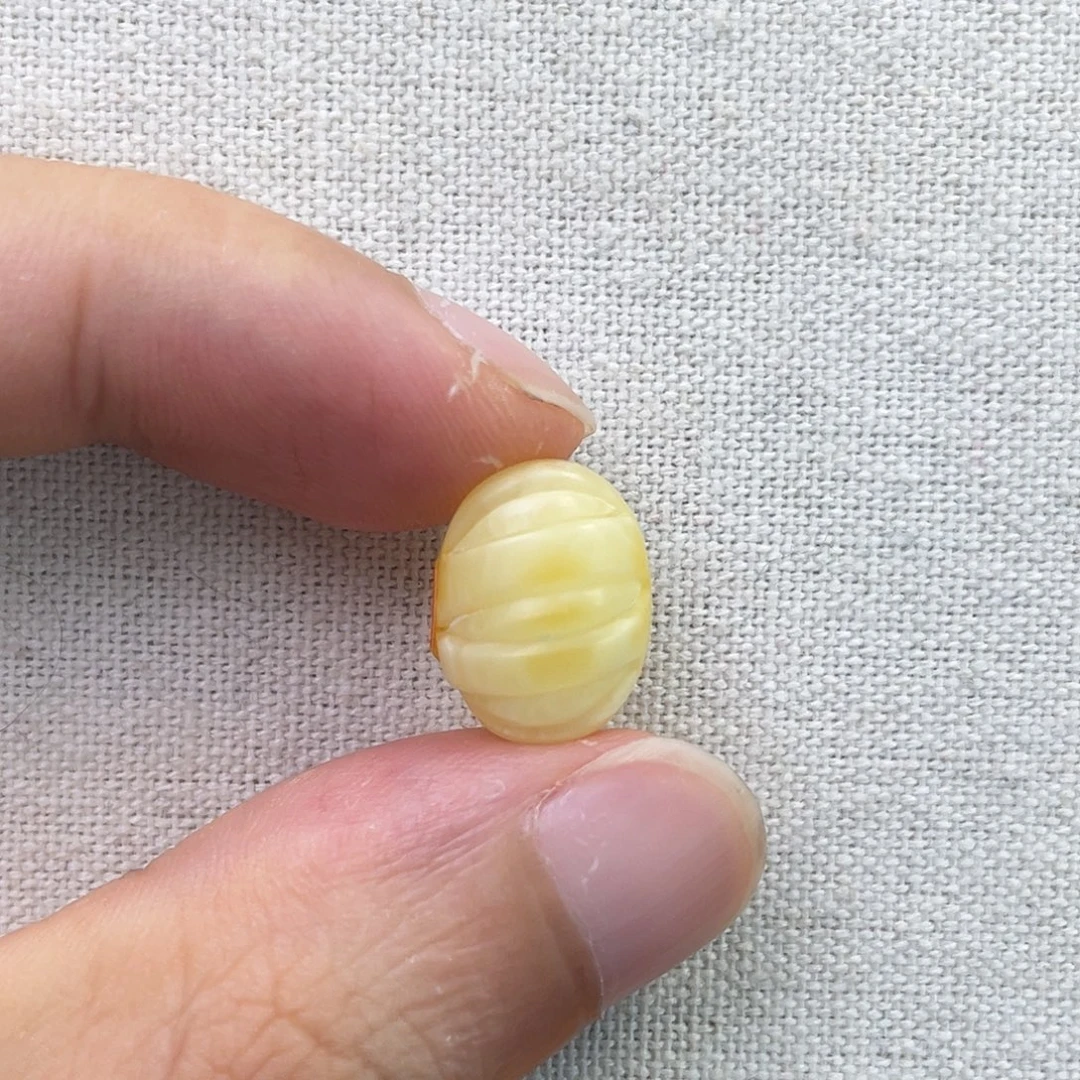 琥珀未镶嵌裸石面包