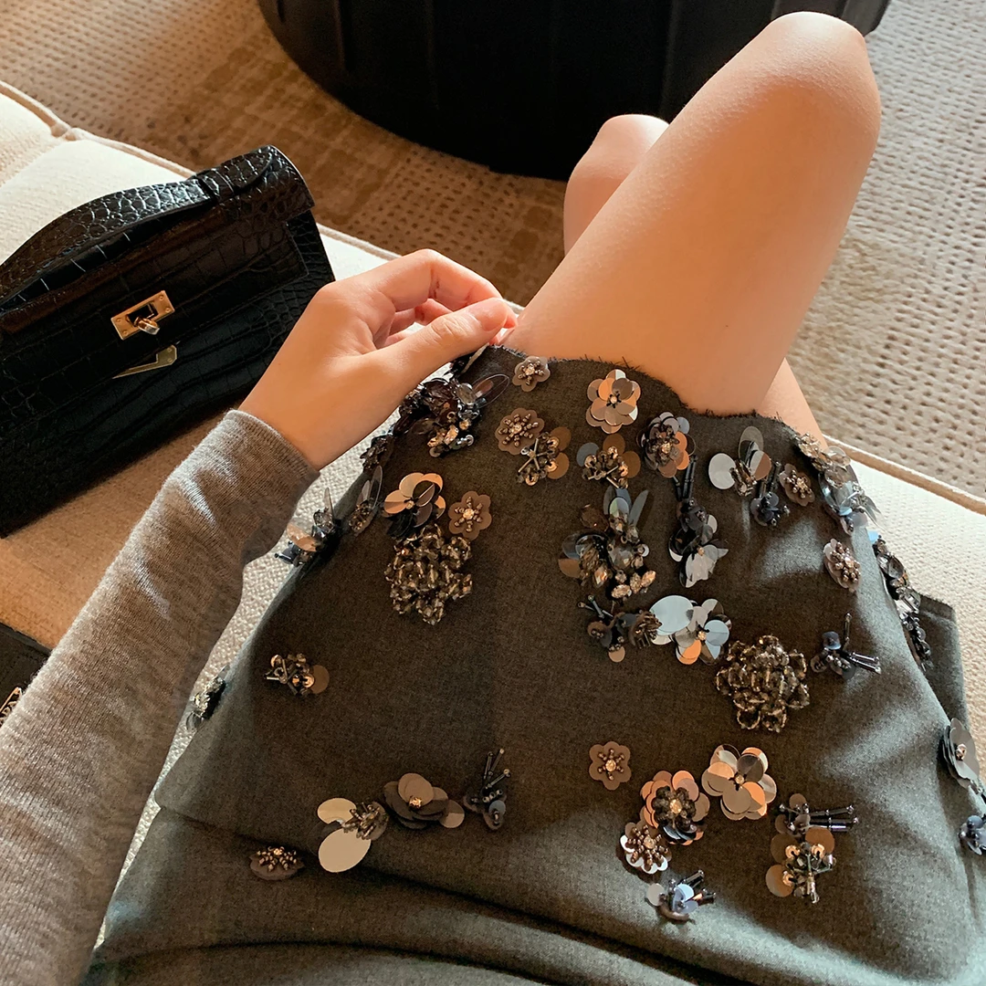 “静奢贵女私服”极繁主义的时髦艺术生～重磅重工钉珠格雷半裙！
